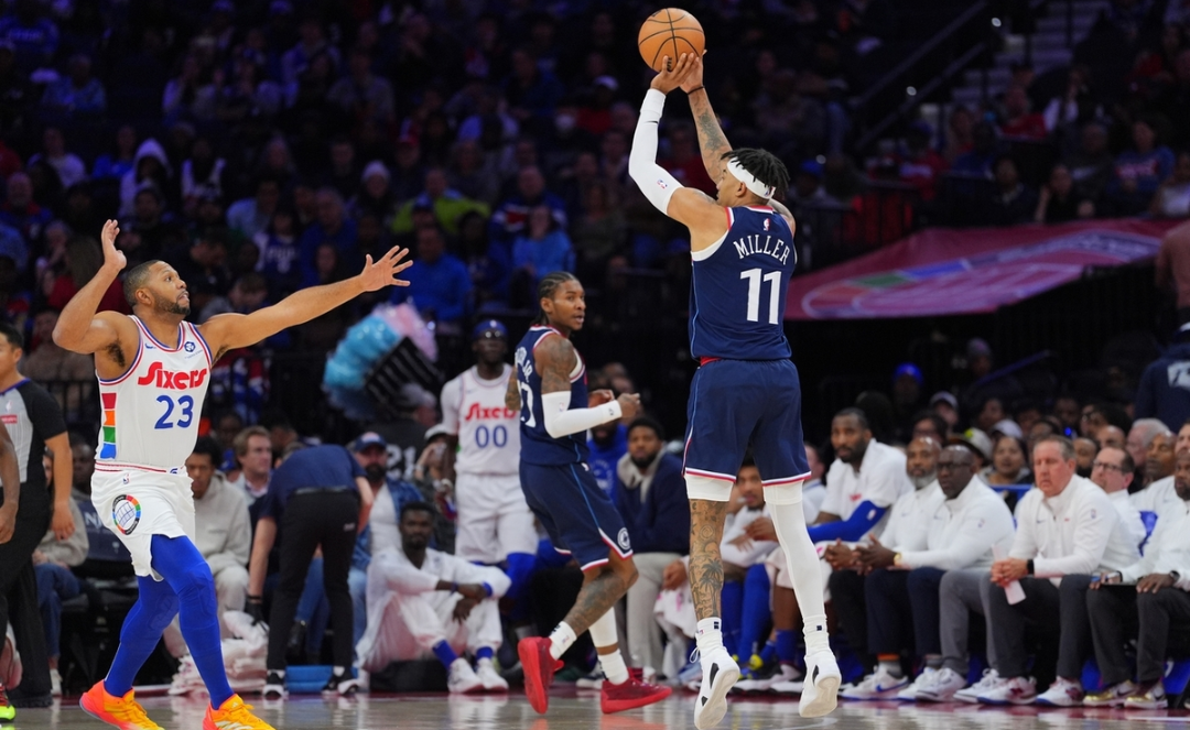 国际比赛日费城76人调整名单以备欧篮联法兰克福围绕NBA常规赛战术微调，媒体一致点评：法国杯集结日攻防权衡 